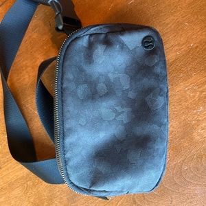 Lululemon Everywhere Belt Bag